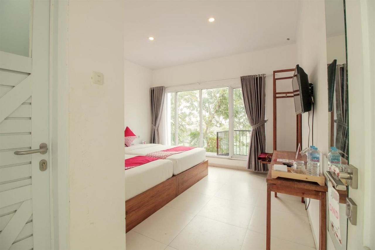 Oyo 396 Tibrae Residence Syariah Lembang Exteriör bild